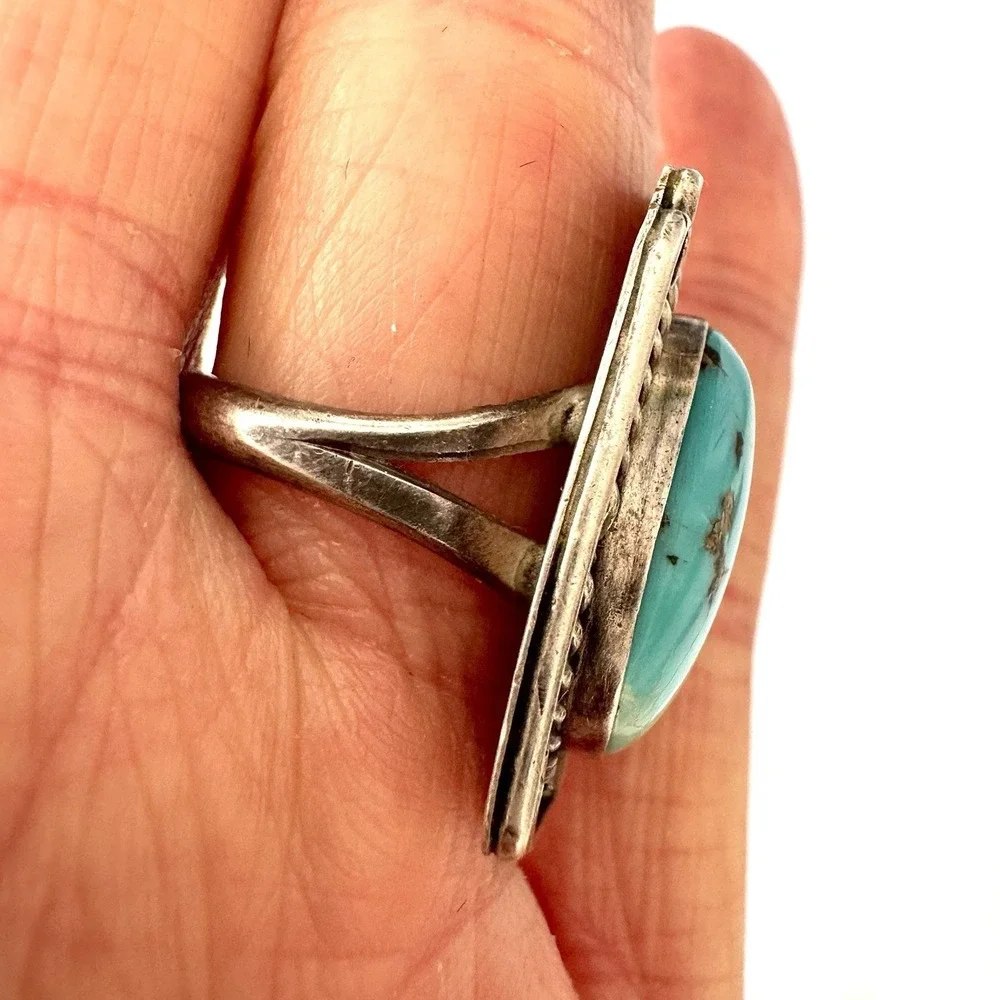 Old Unique Navajo Turquoise Ring Sz 7 Sterling VTG 7.8g Dark Patina Handmade VTG